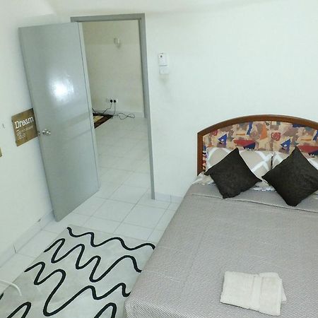 Dillenia Nilai Homestay Dış mekan fotoğraf